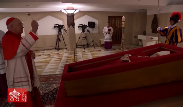 Caixão do Papa 2