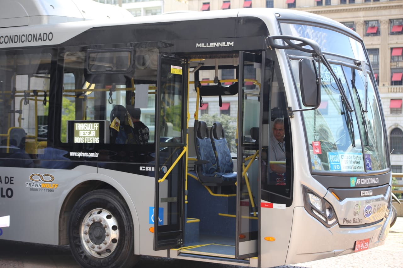 Ônibus de piso baixo em São Paulo
