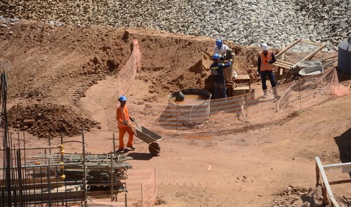 Trabalhadores trabalhando no local. Foto: Tomaz Silva/Agência Brasil