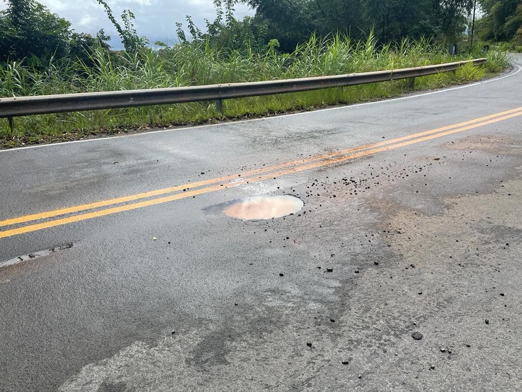 Buraco na BA-001
