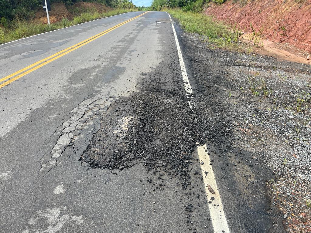 Buraco na BA-001