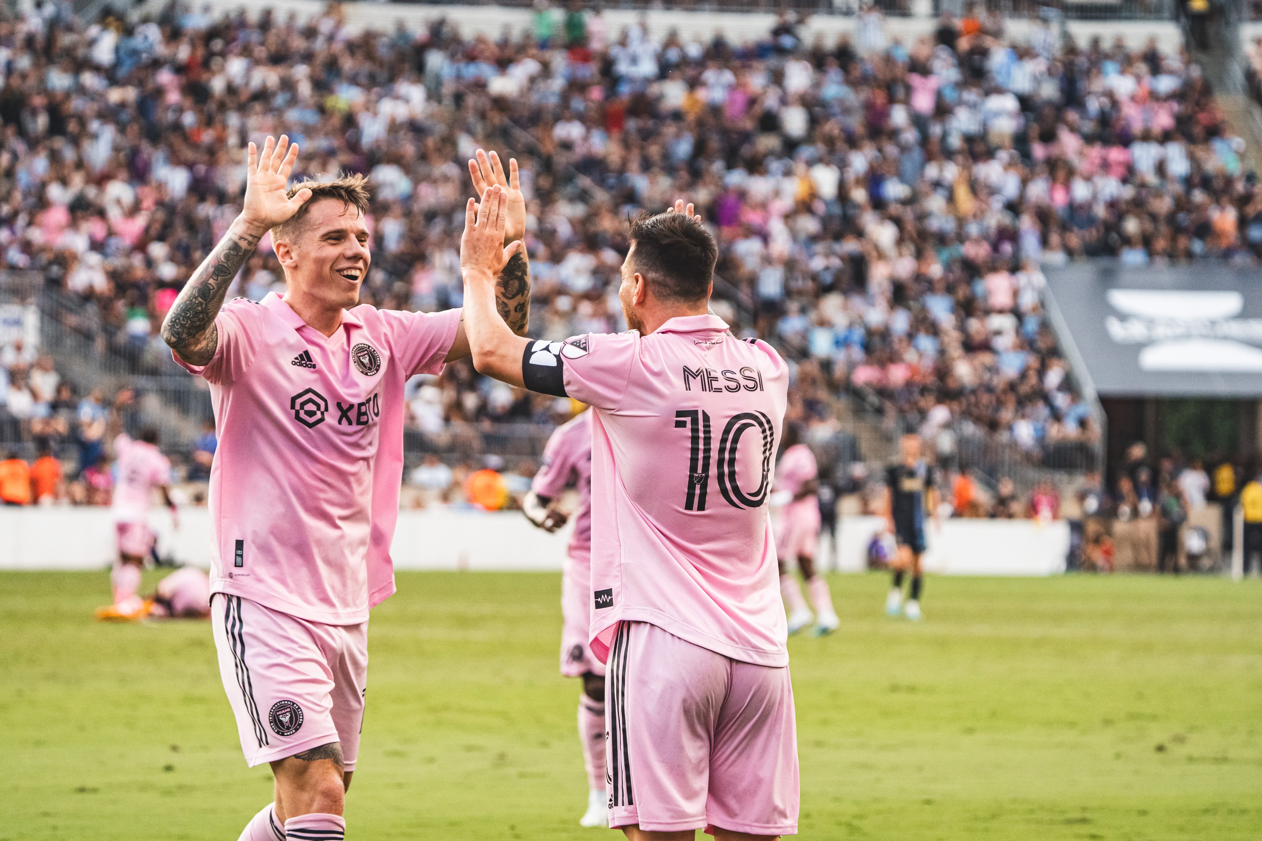 La vie en rose: Messi mete um golaço nos últimos segundos da