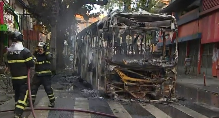 onibus incendiado