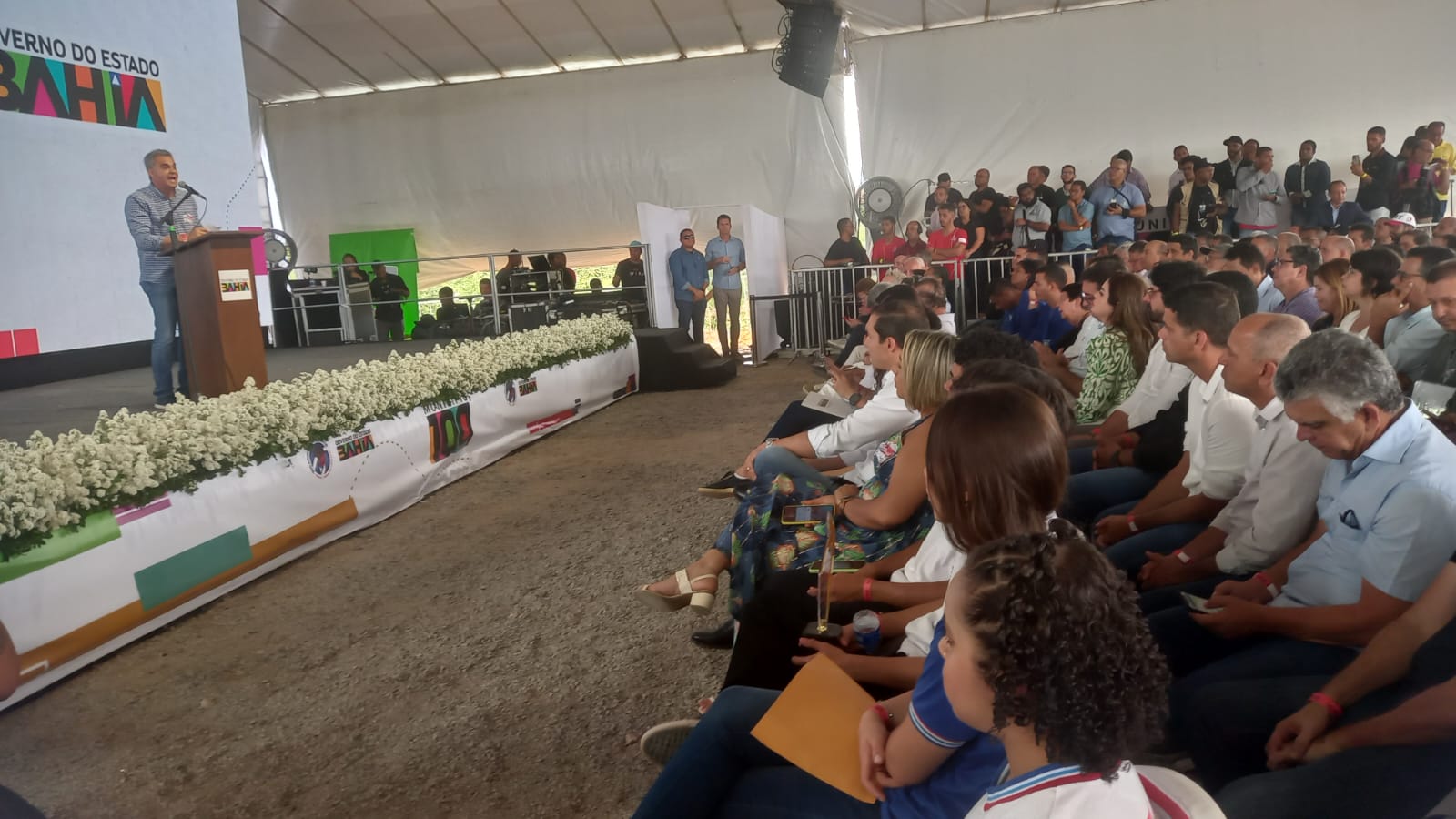 Em marca de 100 municípios baianos visitados, governo da Bahia entrega ...
