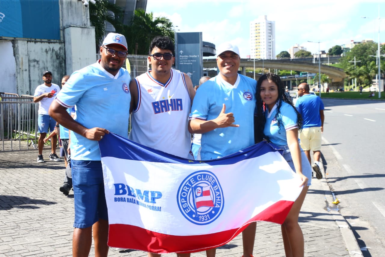 Família tricolor chegando na Arena Fonte Nova