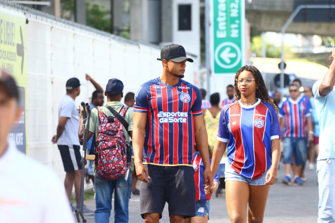 Casal tricolor chegando na Arena Fonte Nova
