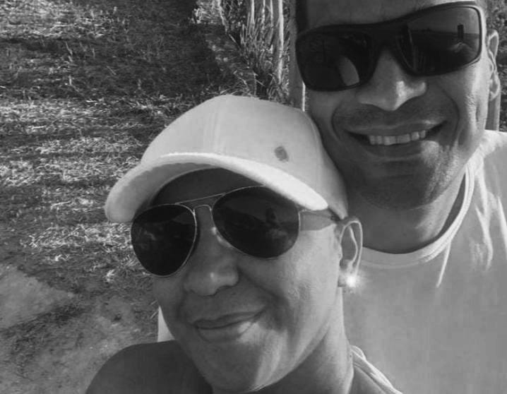 Casal durante uma das fases de tratamento da doença