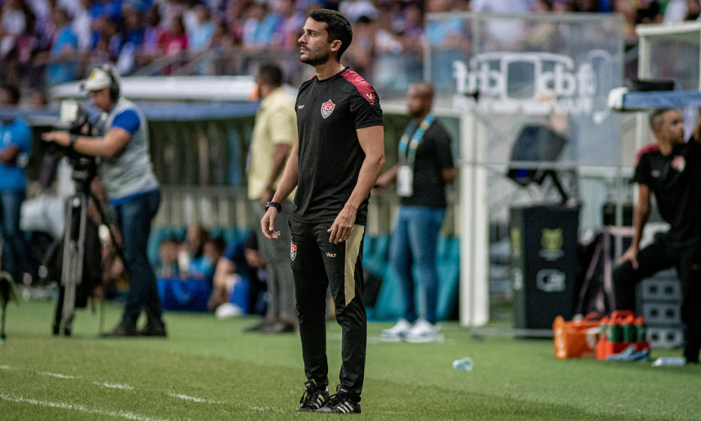 Estephano Djian, auxiliar de Thiago Carpini, que deve comandar o Vitória contra o Cruzeiro