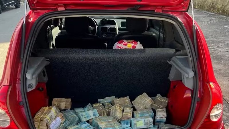 Investigação para solucionar o caso do dinheiro encontrado no carro segue em andamento: Foto: Divulgação/Polícia Militar