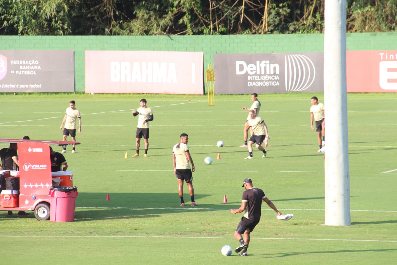 Gustavo Mosquito em campo para treino pelo Vitória (Foto: Débora Marques/BNews)