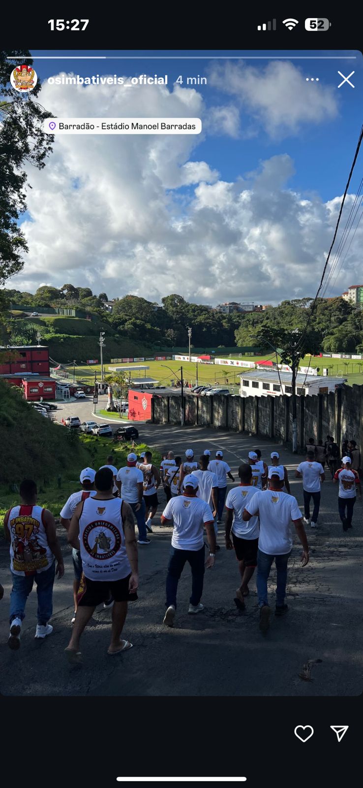 Imagem de membros da TUI indo protestar depois da goleada histórica sofrida para o Flamengo