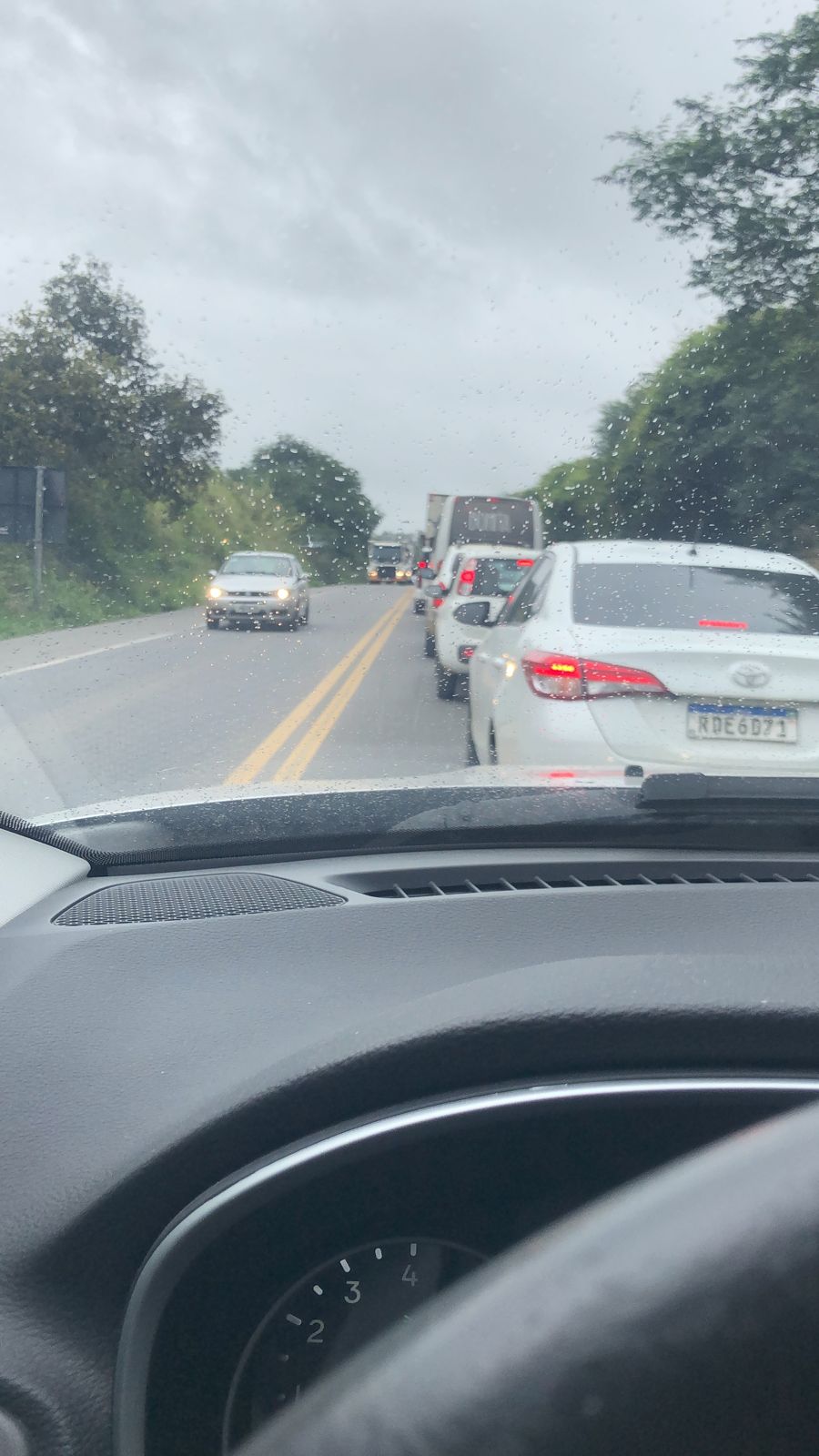 Congestionamento na BR-101, sentido Salvador