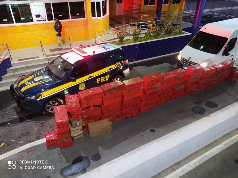 PRF apreende quase 1,5 toneladas de maconha com ajuda de cão farejador