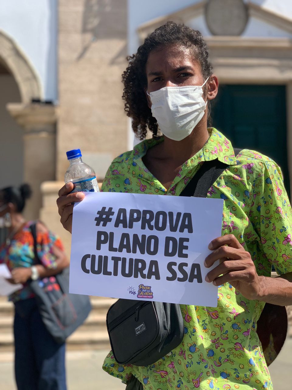 Manifestantes levaram faixas e cartazes. 