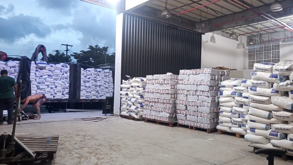 Cerca de 2.400 sacos de 25 quilos de farinha