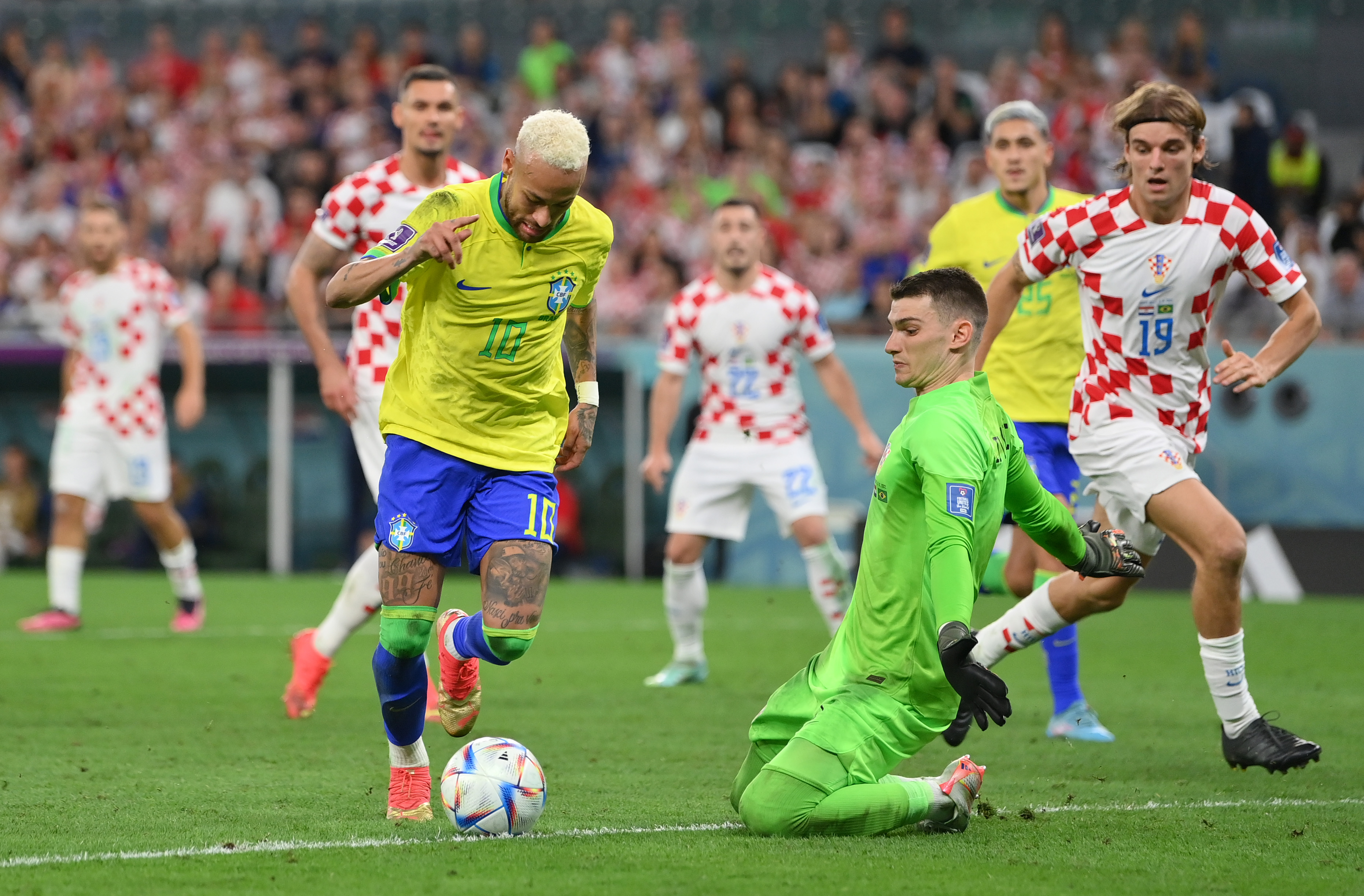 Brasil perde para a Croácia nos pênaltis e tá fora da Copa do Mundo do  Catar