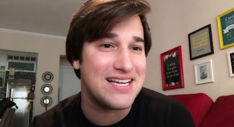 comediante é solto após agredir mãe