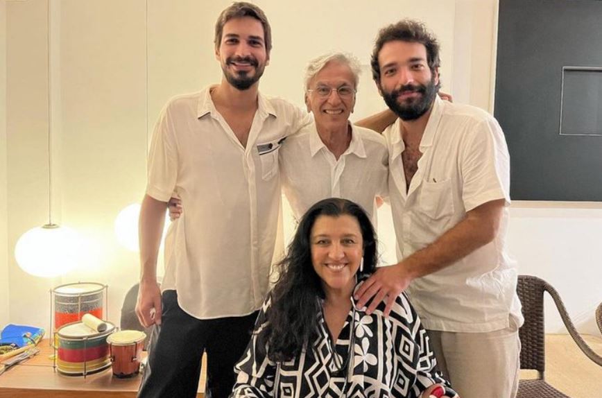 Produtor postou foto ao lado de Caetano Veloso