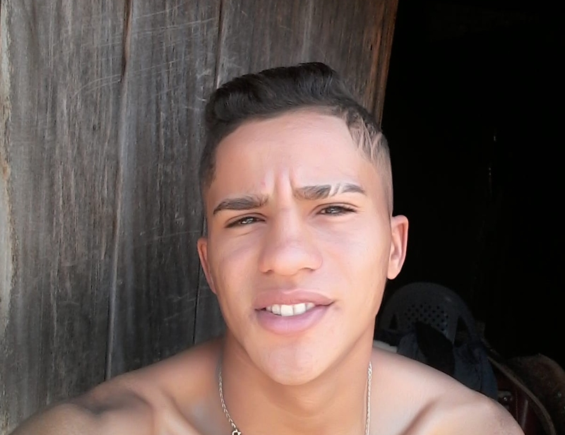 O soldado foi esfaqueado por um homem 