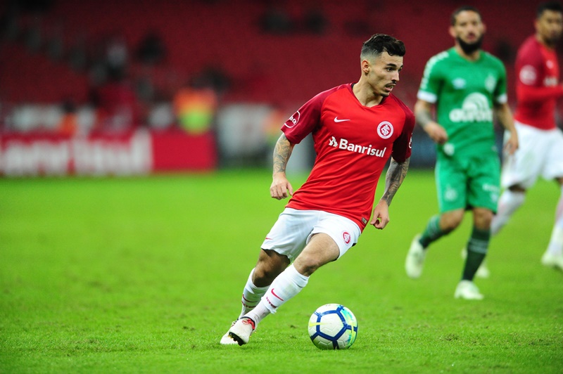 Zeca teve grande destaque com a camisa do Santos, apesar de viver bom momento pelo Internacional
