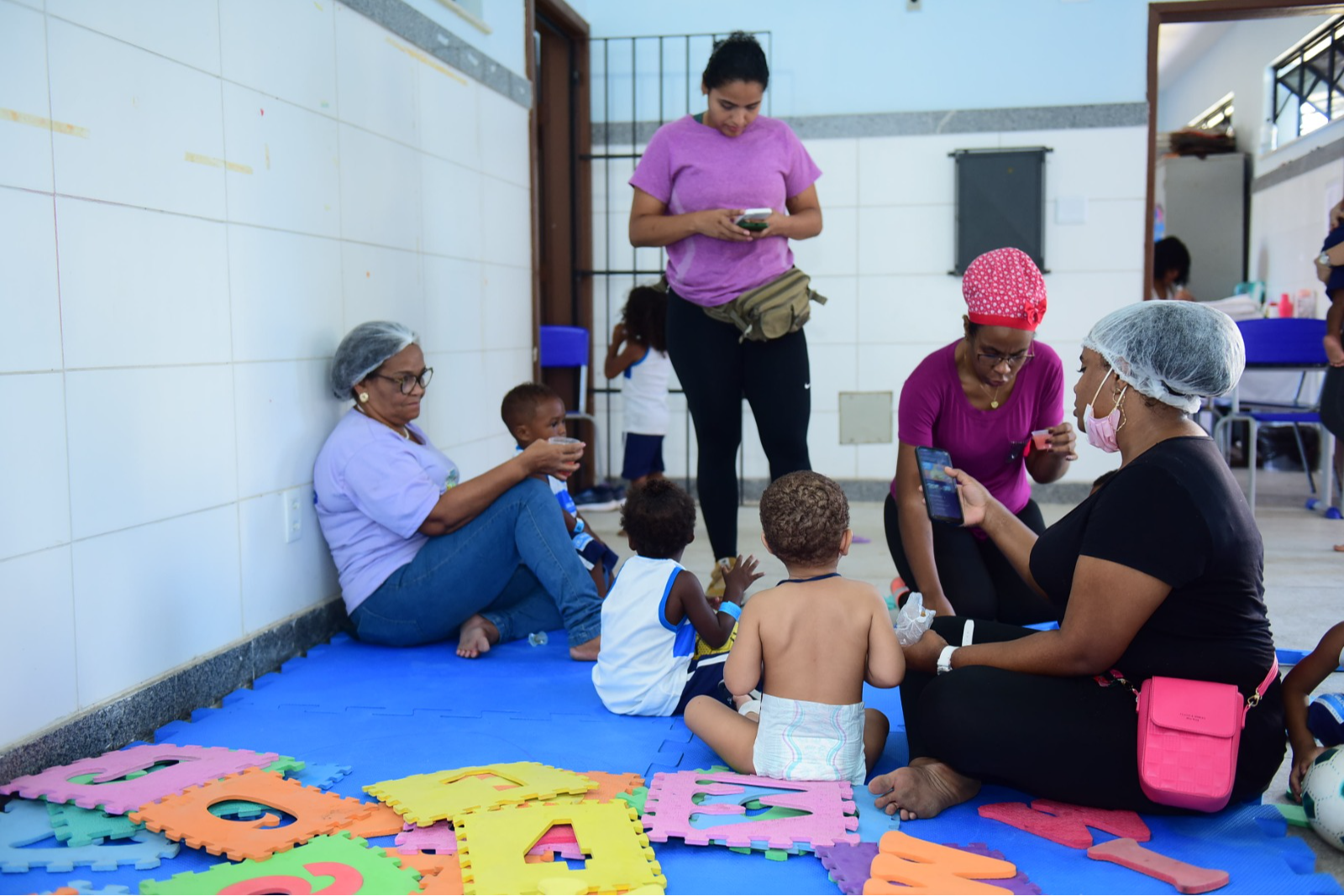 Los hijos de los trabajadores son acogidos en un espacio especial el primer día de fiesta