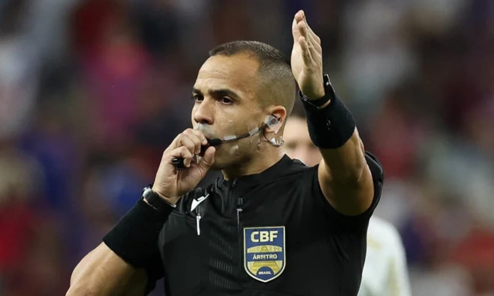 Alex Gomes Stefano, árbitro de Vitória x Grêmio