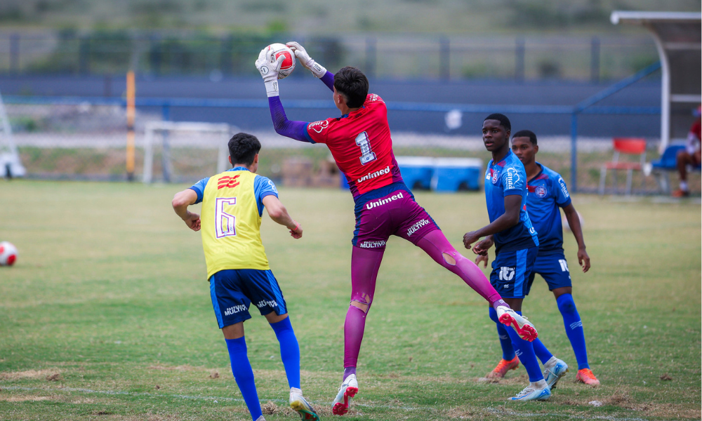 Goleiro de 16 anos é uma das grandes promessas do Bahia