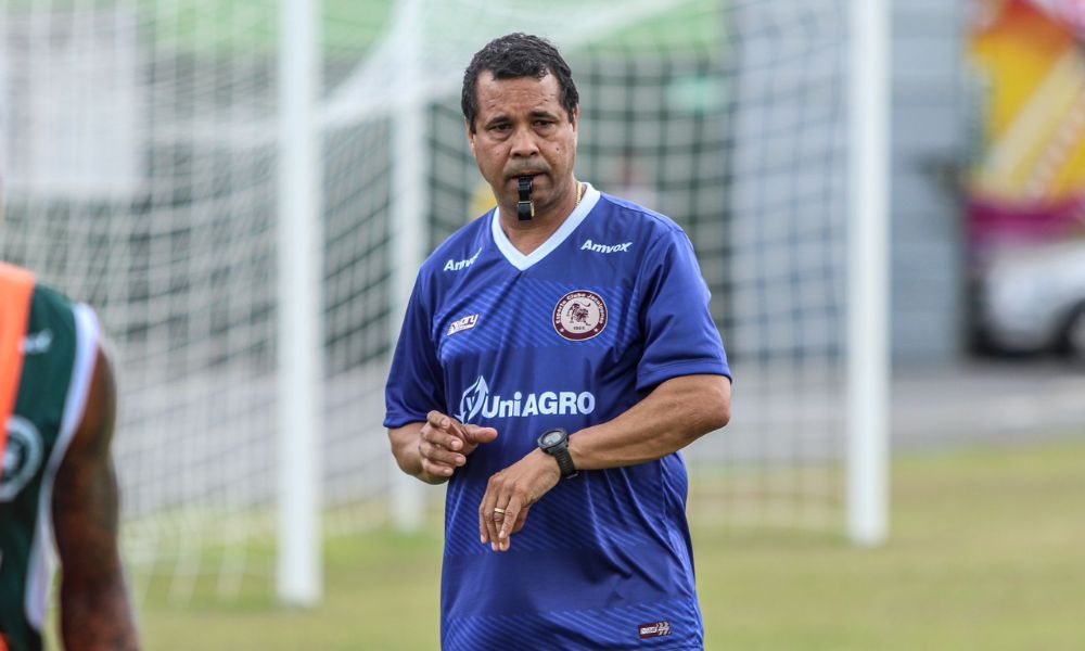 Foto do treinador Rodrigo Chagas em atividade pelo Jacuipense - Foto: Lucas Pena / EC Jacuipense