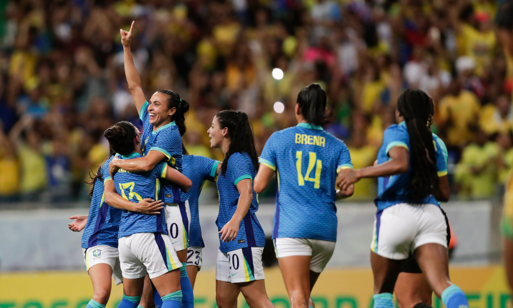 Rainha Marta comemorando gol na Fonte Nova