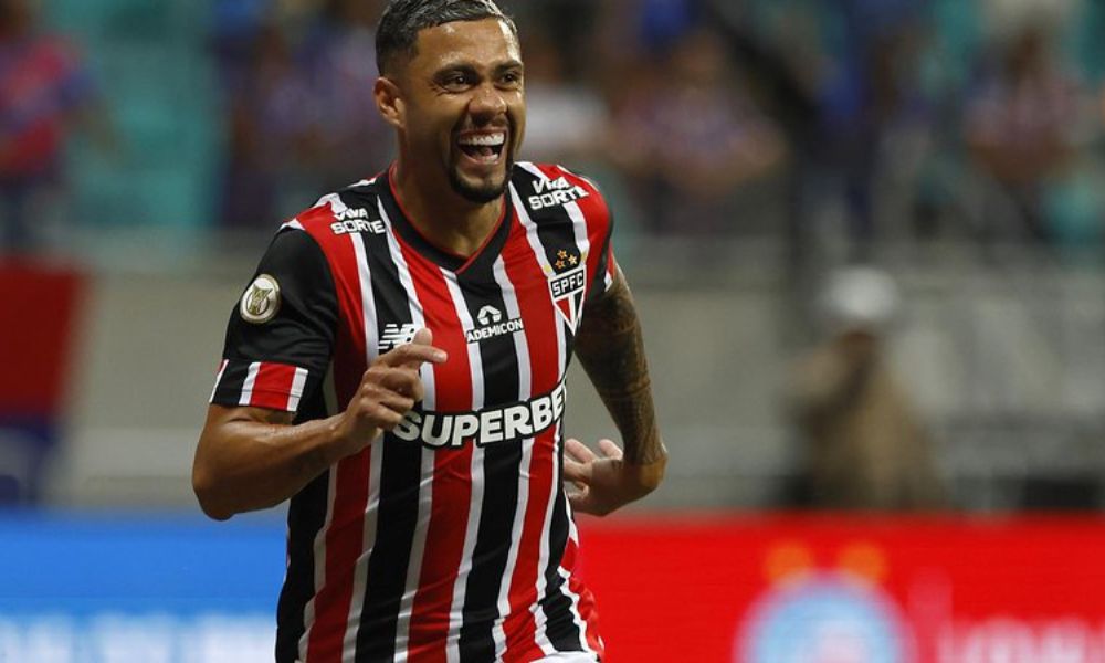 Foto de Wellington Rato com a camisa do São Paulo - Foto: Rubens Chiri / Saopaulofc.net