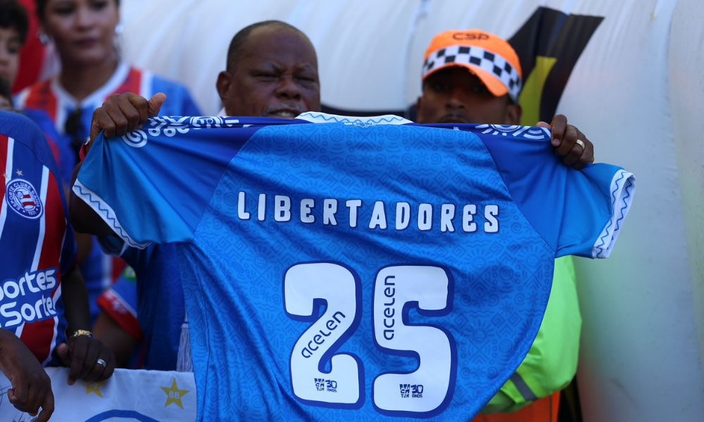 Torcedor do Bahia, celebrando a classificação do Bahia