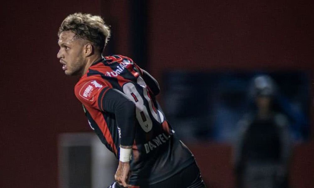 Daniel Jr com a camisa do Vitória em jogo da temporada 2024 - Foto: Victor Ferreira / EC Vitória