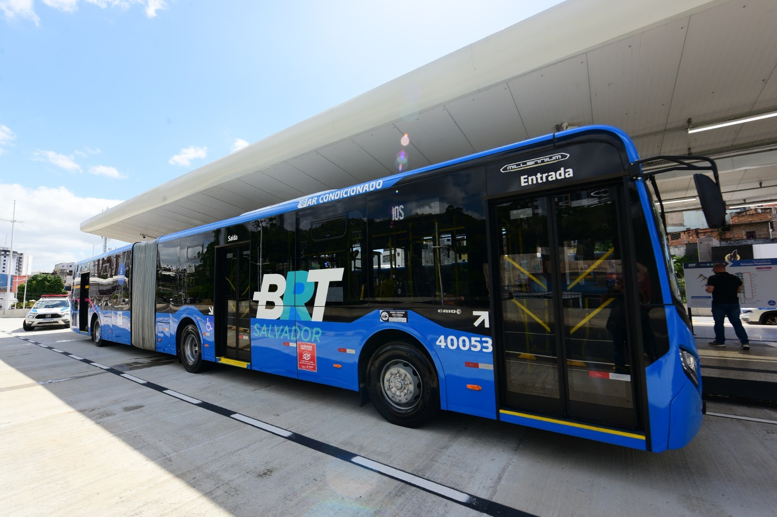 Ônibus com capacidade para quase 150 passageiros começa a circular no ...