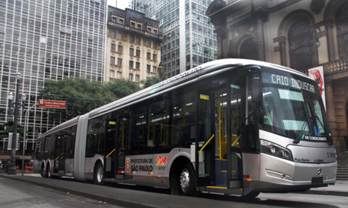 Ônibus articulado em São Paulo