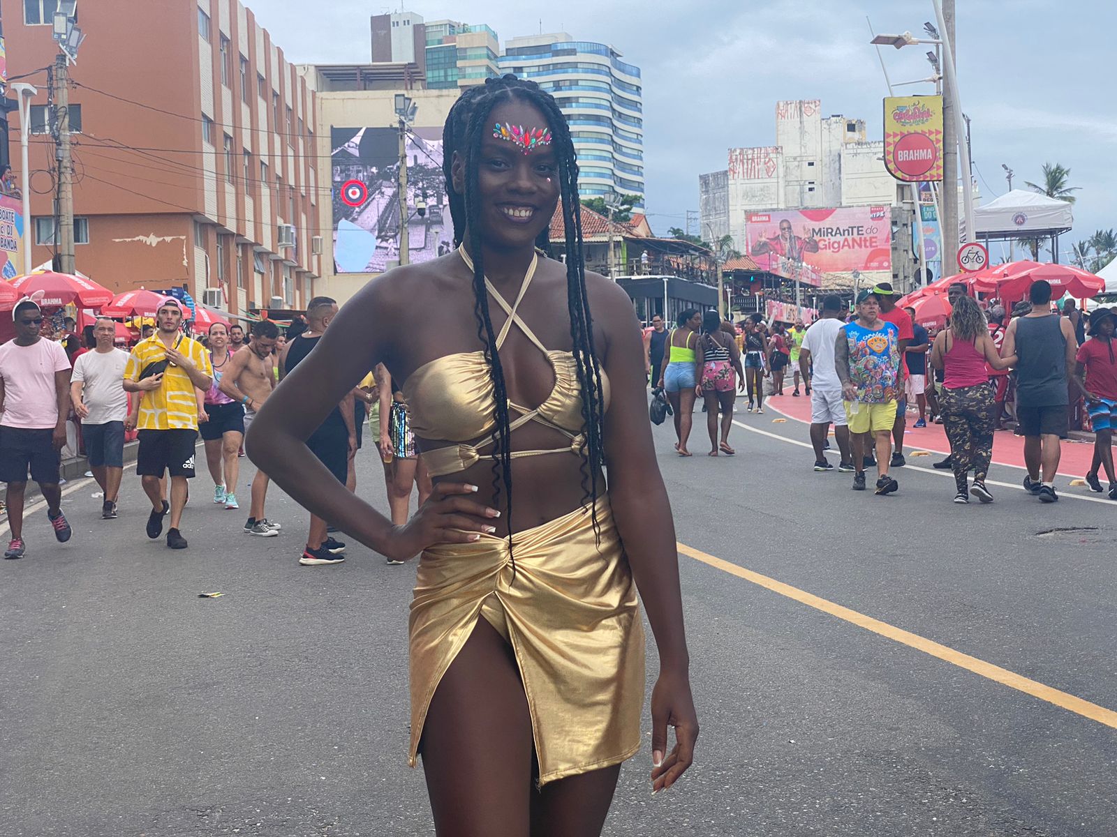 Foliona fantasiada no Carnaval de Salvador