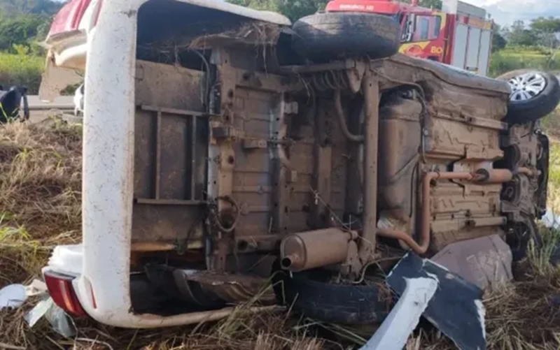 O acidente com o carro de funerária transportava um corpo no momento da fatalidade. Foto: Divulgação/Corpo de Bombeios