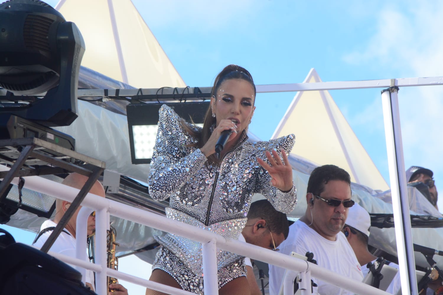 BNews Folia 2023: Ivete Sangalo elege folião como homem mais bonito que ...