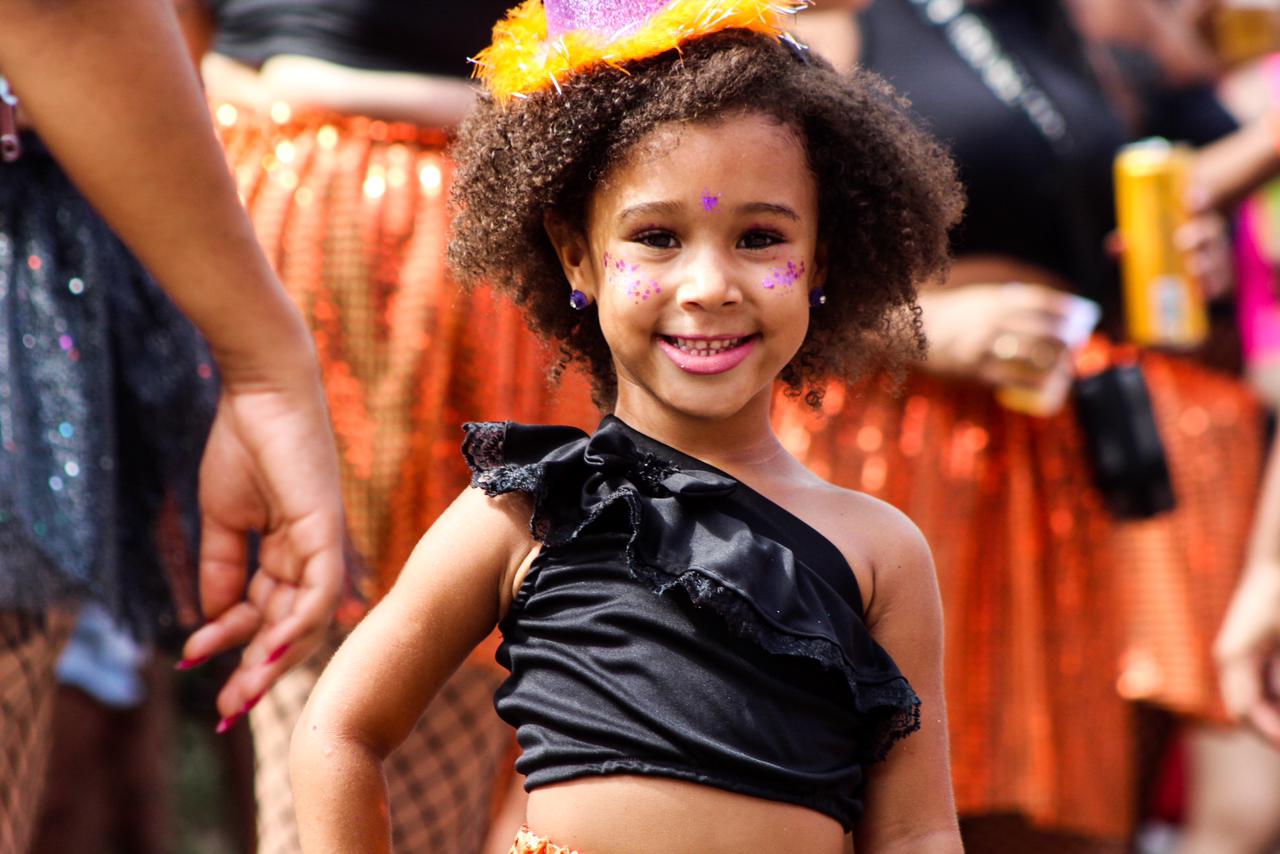 Com avenida cheia, Furdunço dá ‘gostinho’ de Carnaval aos foliões 
