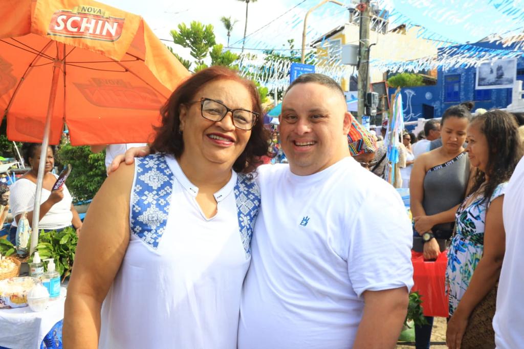 Iemanjá: Paulista se diz filho da Bahia, curte festejo e faz pedido: "Fim da maldade"