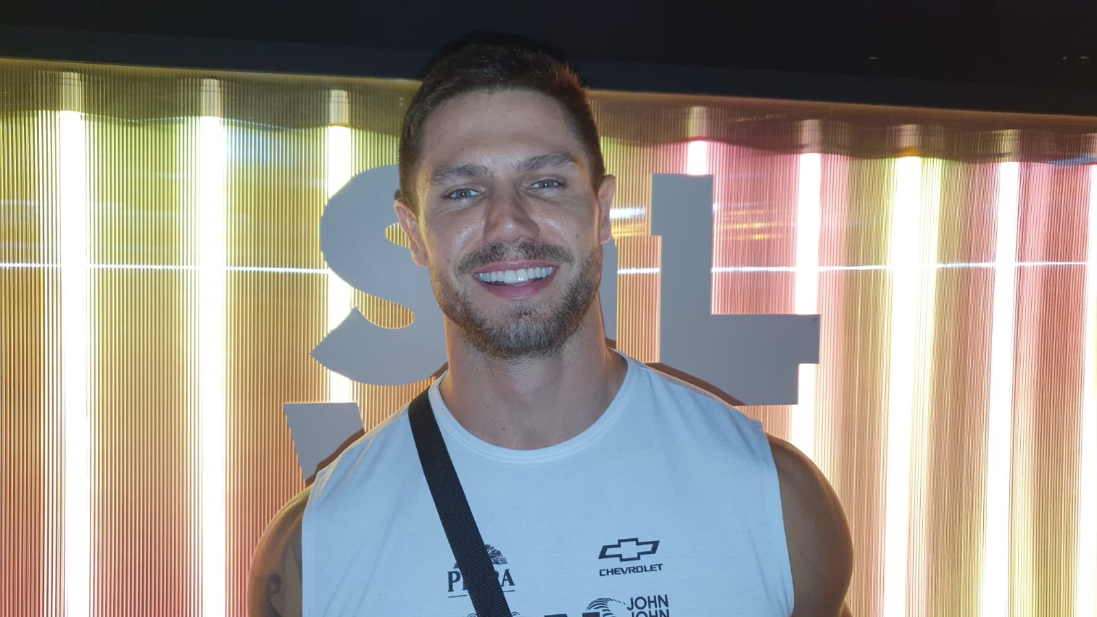 Famoso pelos "22 cm", ex-BBB Jonas revela se vai mostrar tudo no OnlyFans