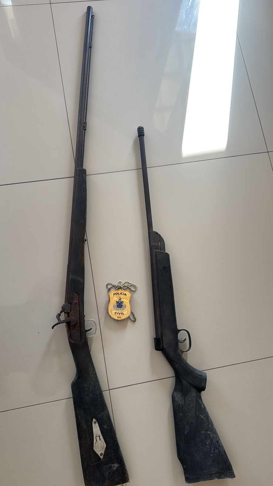 Armas apreendidas na casa do suspeito
