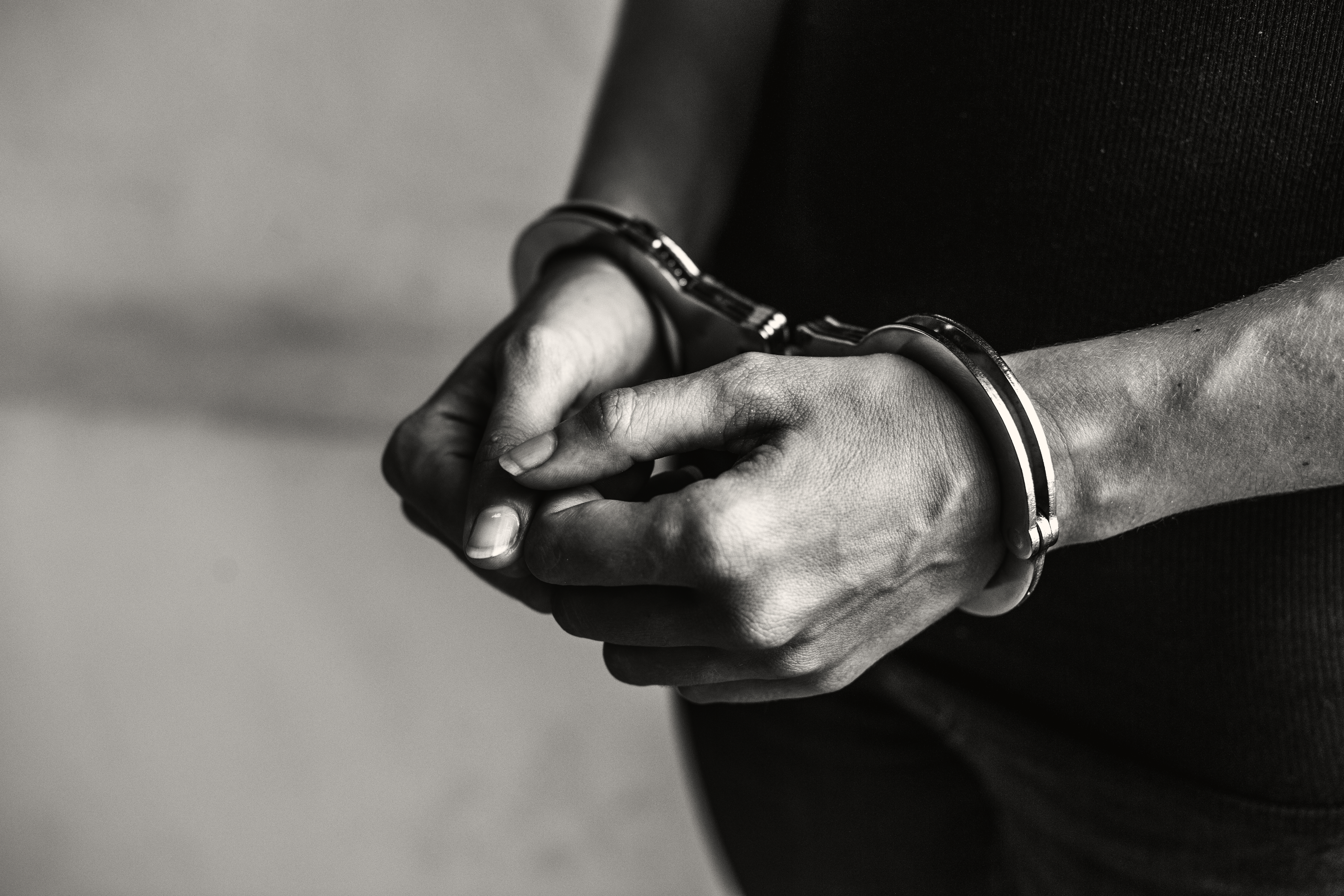 Gerentes de casa noturna são presos suspeitos de prostituir adolescentes