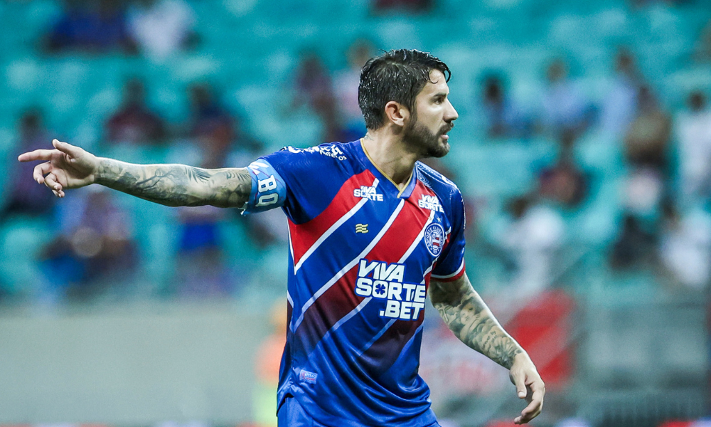 Everaldo com a camisa do Bahia