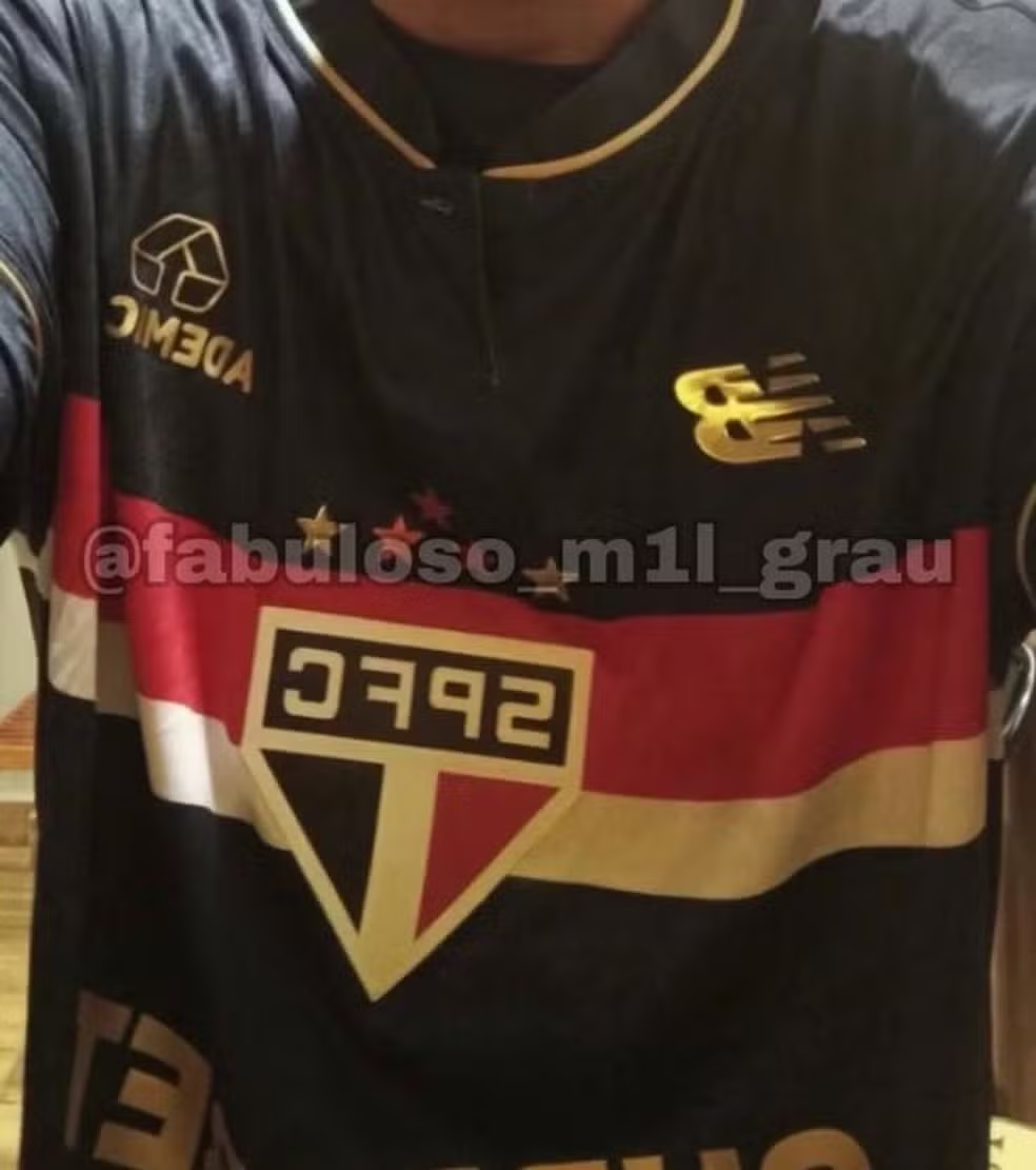 Suposta camisa do São Paulo em homenagem ao treinador do Bahia, Rogério Ceni