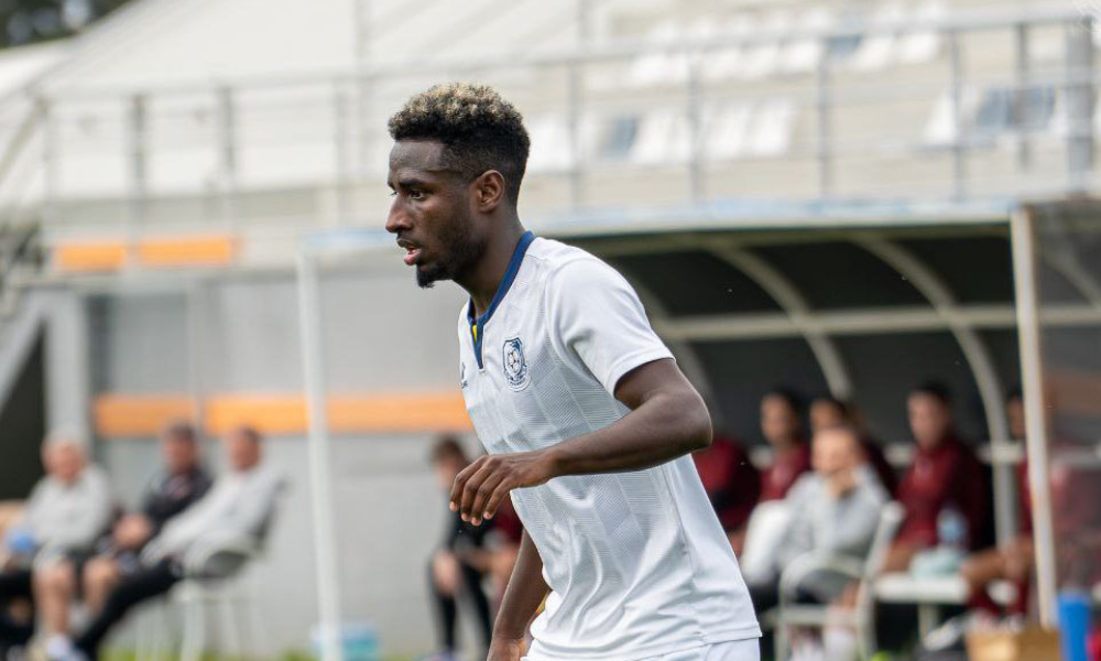Ryan com a camisa do Chornomorets, da Ucrânia
