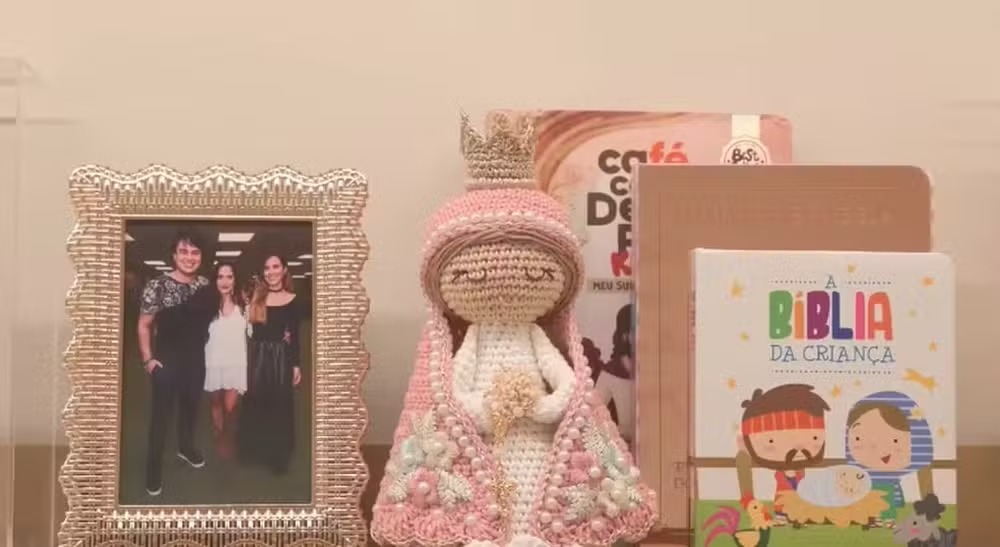 Foto de Igor, Camilla e Wanessa Camargo no quarto de Clara, filha de Zezé e Graciele — Foto: Reprodução/Instagram