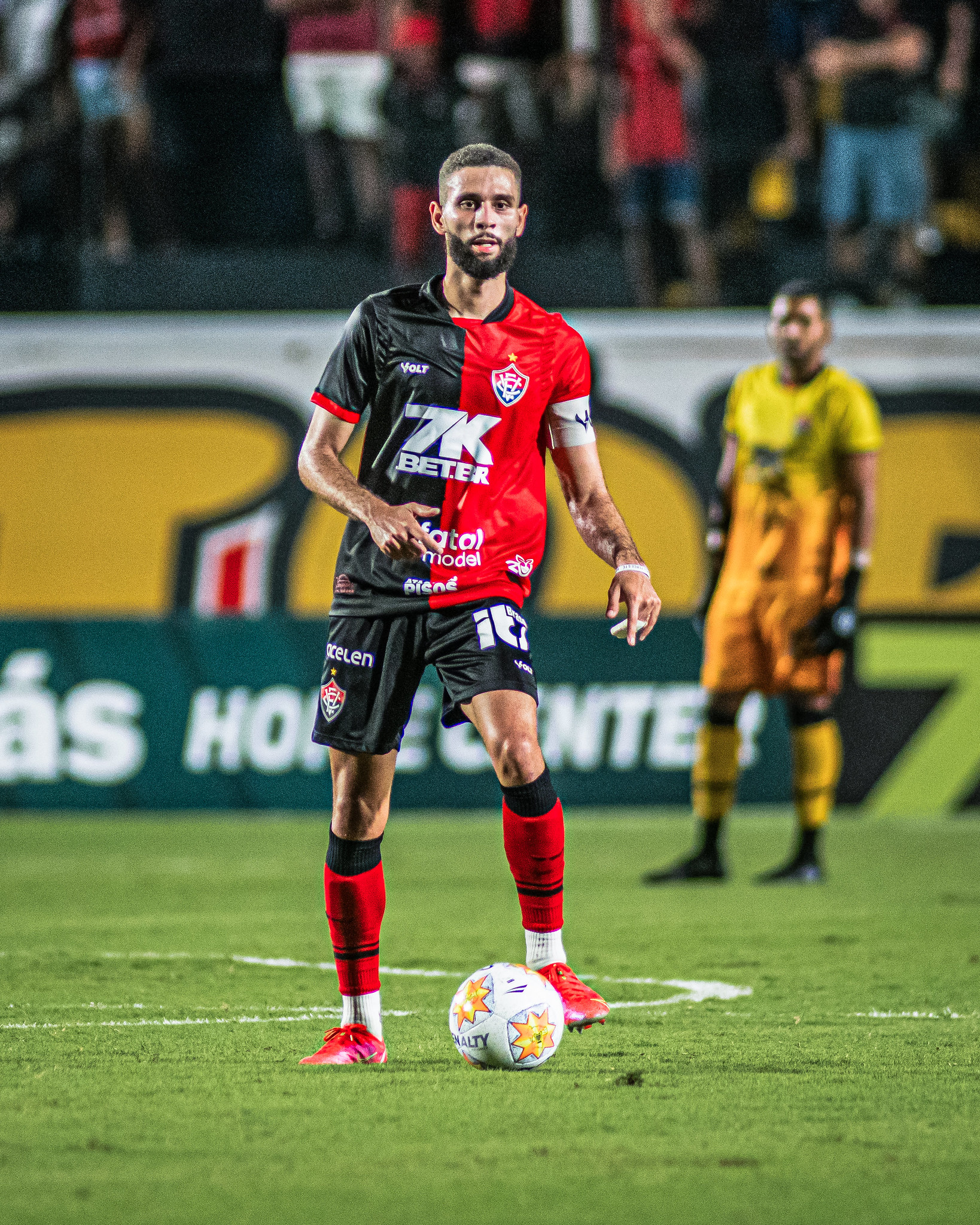 Wagner Leonardo com a camisa do Vitória