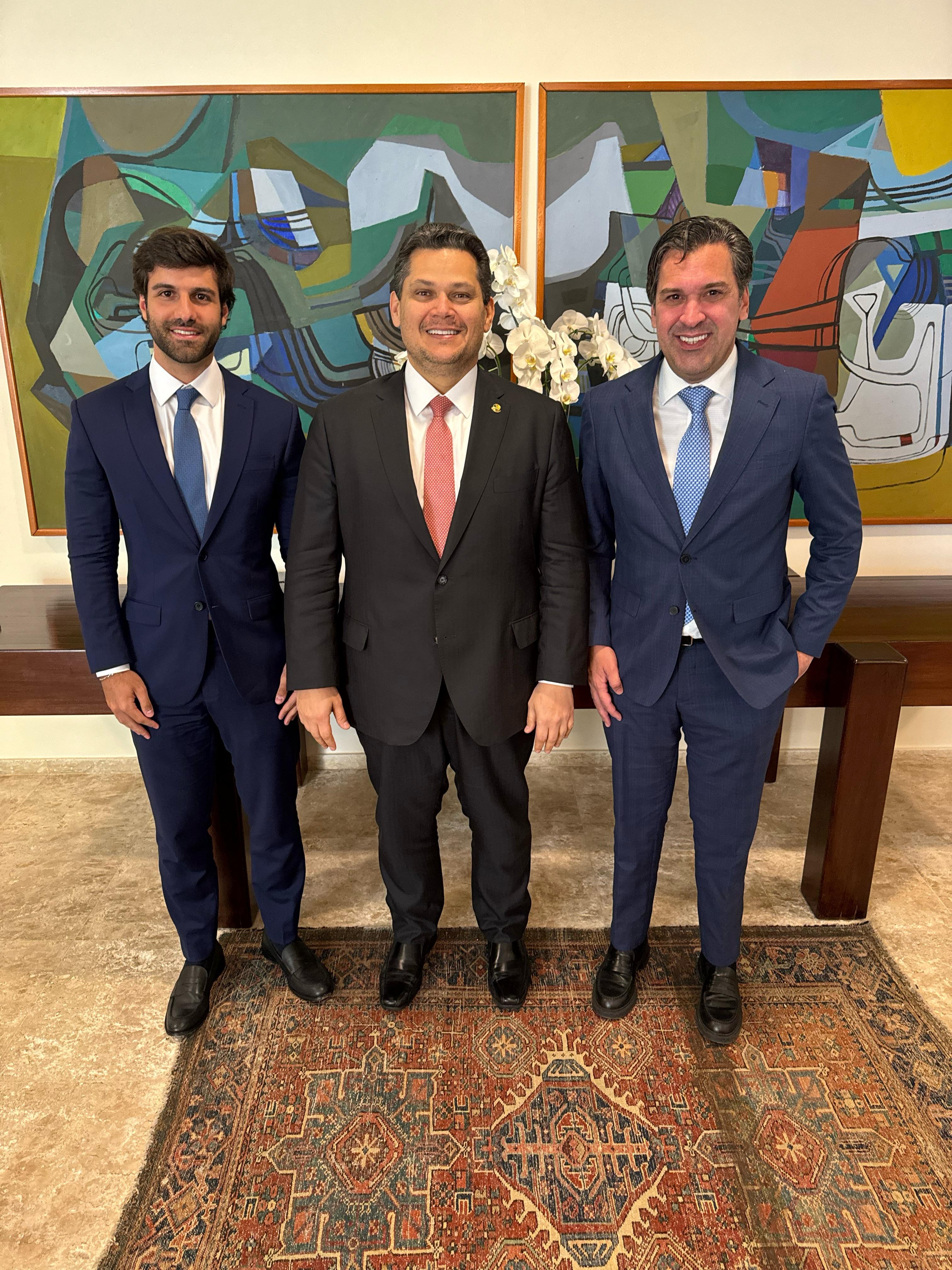 Luiz Eduardo Magalhães Guinle ao lado de Alcolumbre e Isnaldo Bulhões