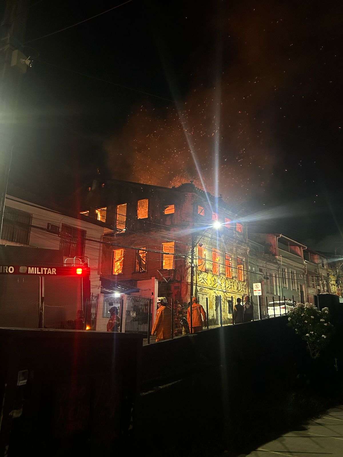 Incêndio no Santo Antônio Além do Carmo