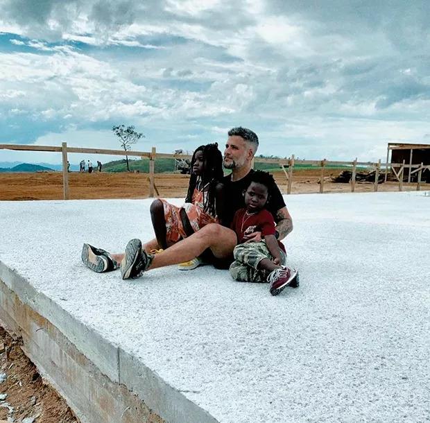 Bruno Gagliasso e Giovanna Ewbank constroem rancho com centro de reabilitação de animais silvestres 